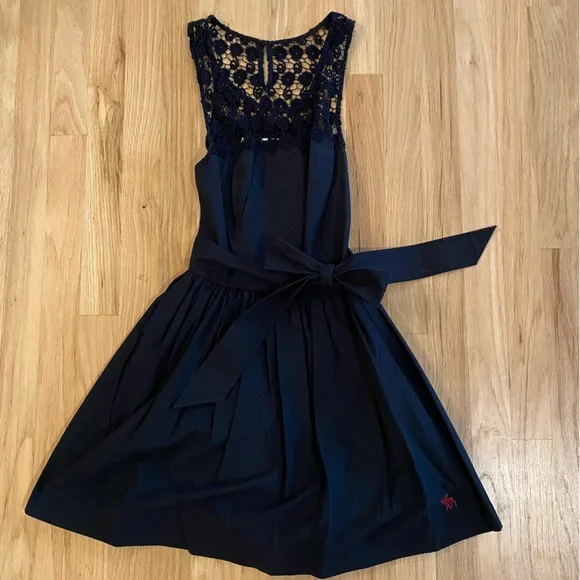 abercrombie navy blue dress Abercrombie & Fitch Navy Blue Floral Dress Small SKU 000062  Designers On  A Dime